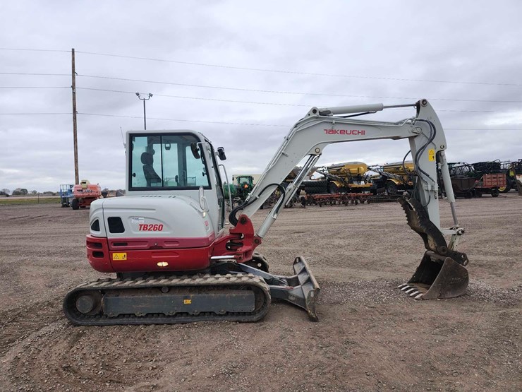 2015-takeuchi-tb260-mini-excavator-image-5