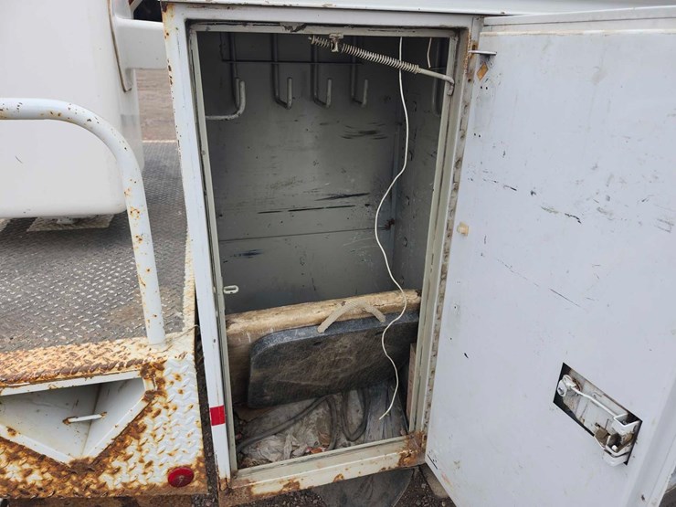 2001-ford-f550-image-37