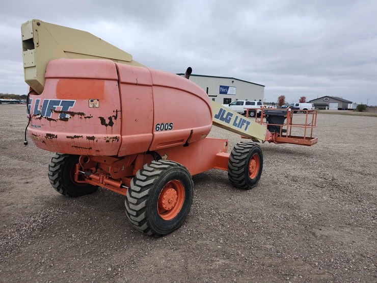 2000-jlg-600s-image-3
