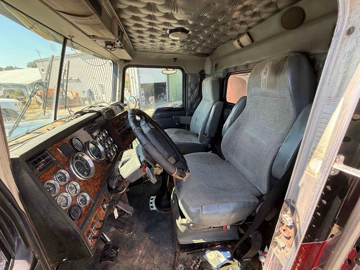 2000-kenworth-w900b-image-12