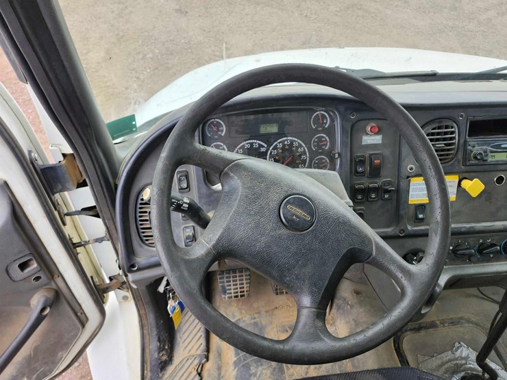 freightliner-propane-truck-image-26