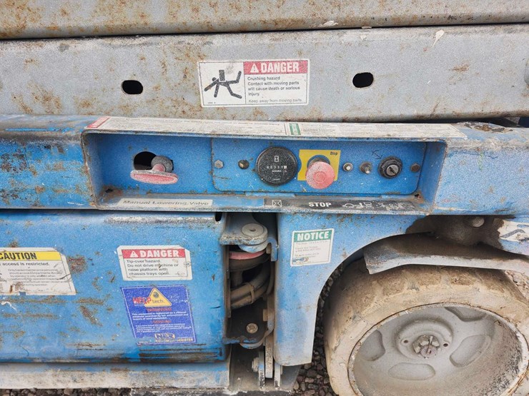 genie-gs-2632-scissor-lift-image-9