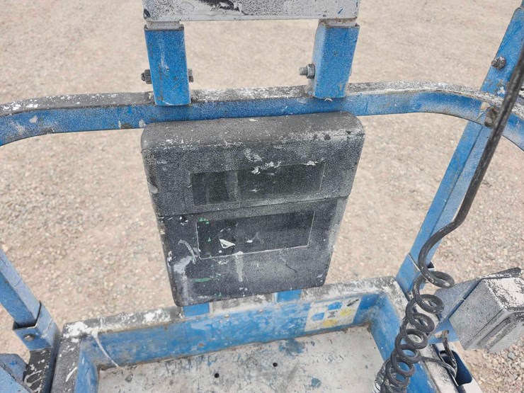 genie-gs-2632-scissor-lift-image-11