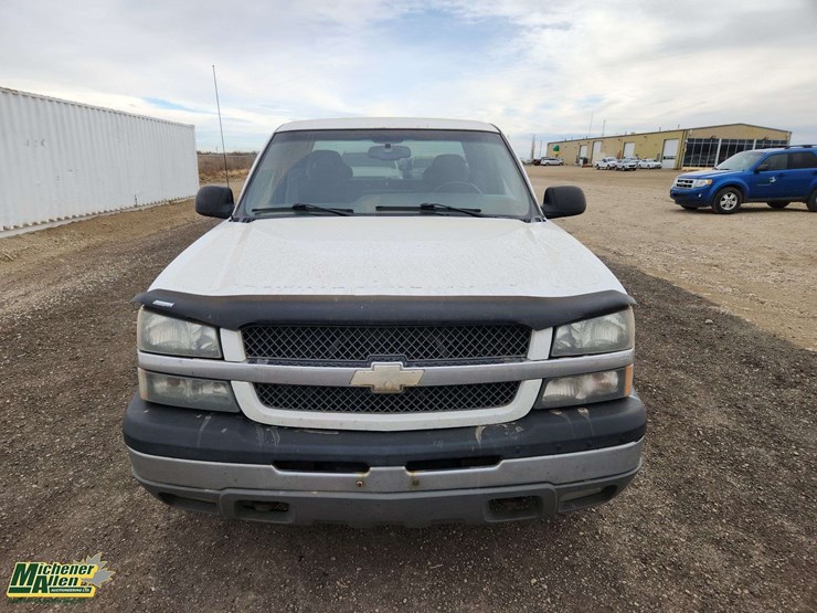 2004-chevrolet-silverado-2500-image-21