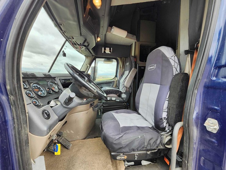 2017-freightliner-cascadia-image-37