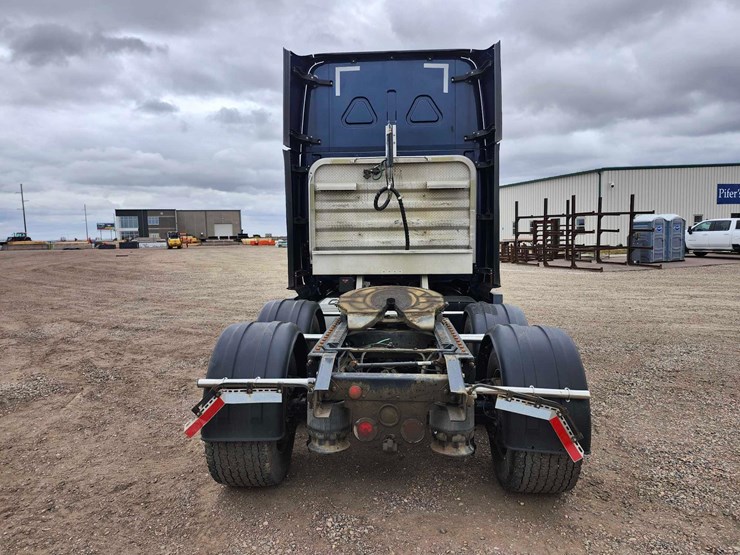 2017-freightliner-cascadia-image-6