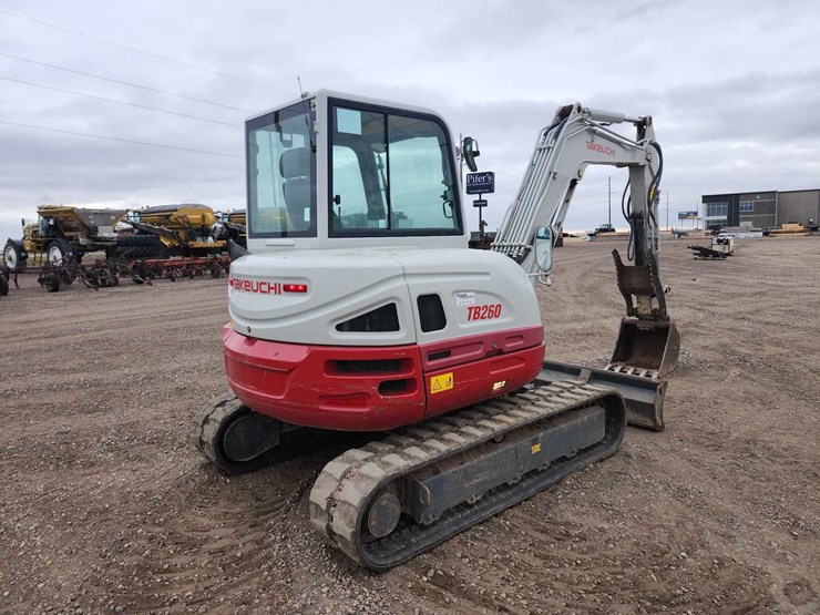 2015-takeuchi-tb260-mini-excavator-image-3