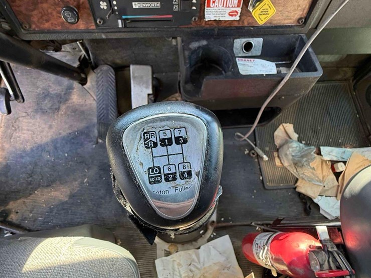 2000-kenworth-w900b-image-13