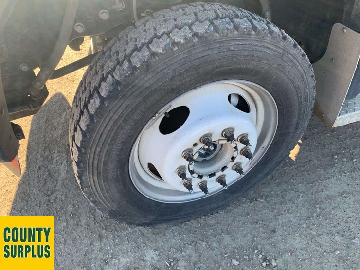 2011-ford-f550-image-2