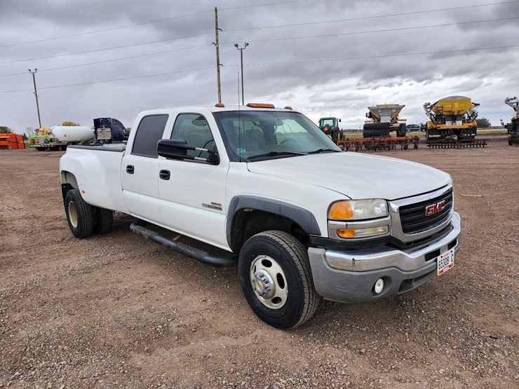 2005-gmc-sierra-3500-image-2