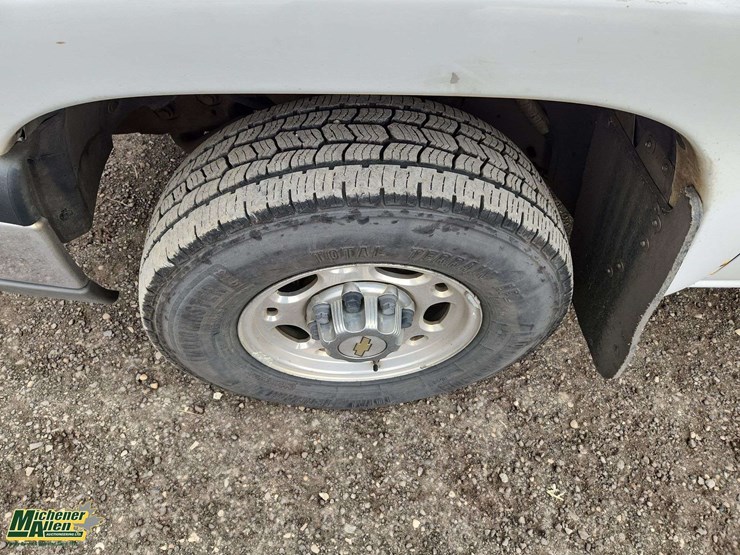 2004-chevrolet-silverado-2500-image-33