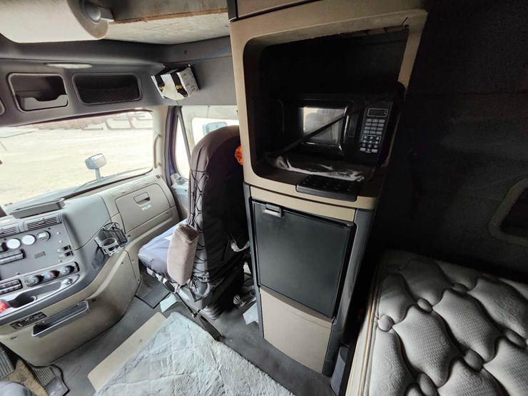 2017-freightliner-cascadia-image-46