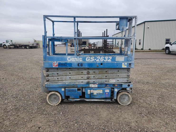 genie-gs-2632-scissor-lift-image-5