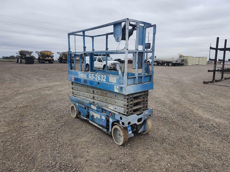 genie-gs-2632-scissor-lift-image-4