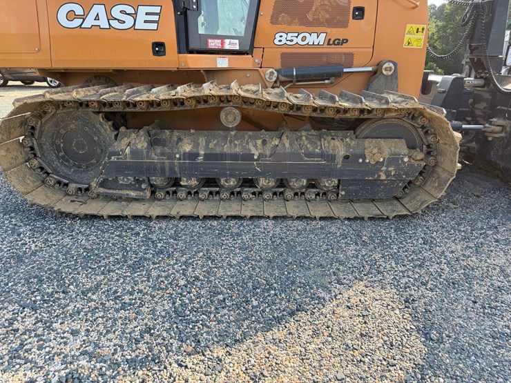 2021-case-850m-image-13