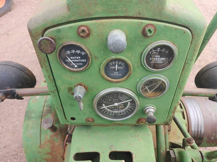 john-deere-520-image-32