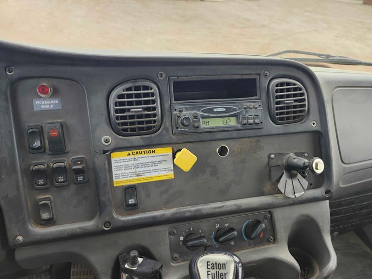 freightliner-propane-truck-image-30