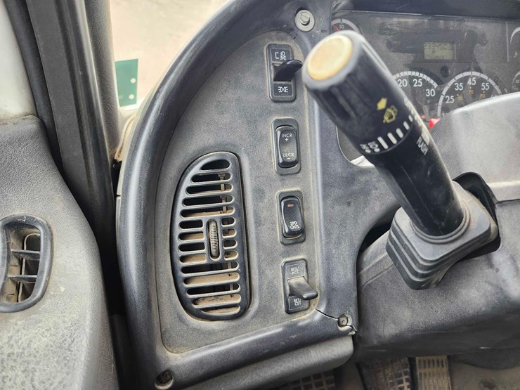 freightliner-propane-truck-image-34