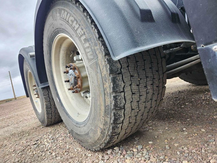 2017-freightliner-cascadia-image-15