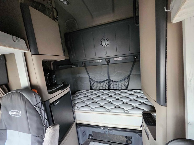 2017-freightliner-cascadia-image-45