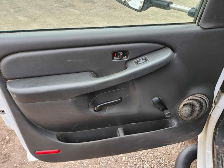 2005-gmc-sierra-3500-image-21