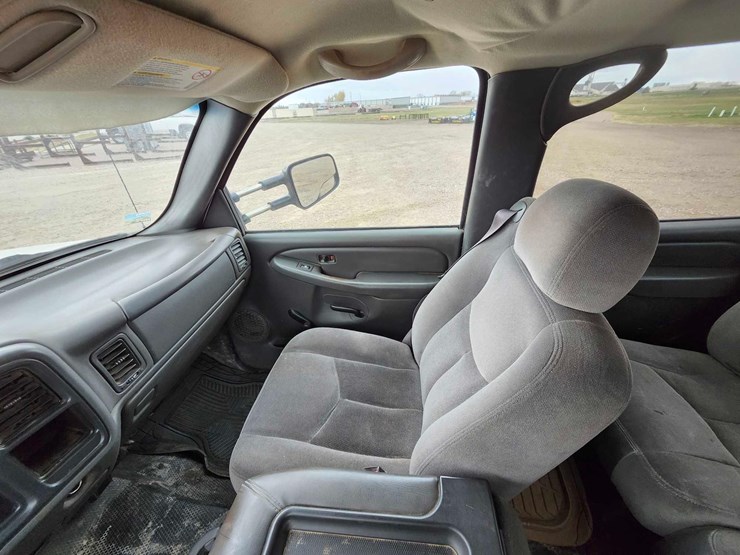 2005-gmc-sierra-3500-image-27