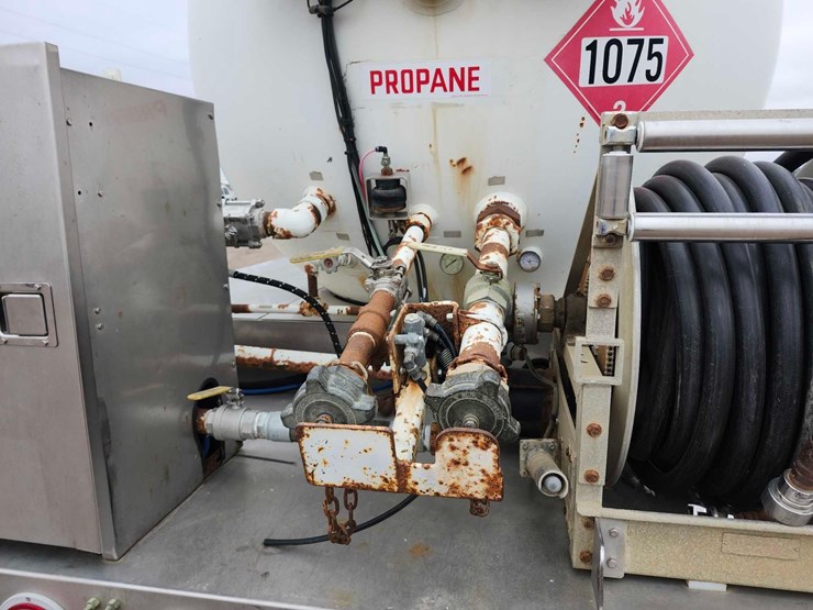 freightliner-propane-truck-image-17