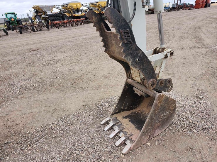 2015-takeuchi-tb260-mini-excavator-image-20