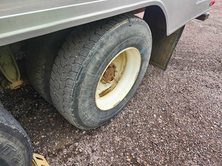 freightliner-propane-truck-image-38