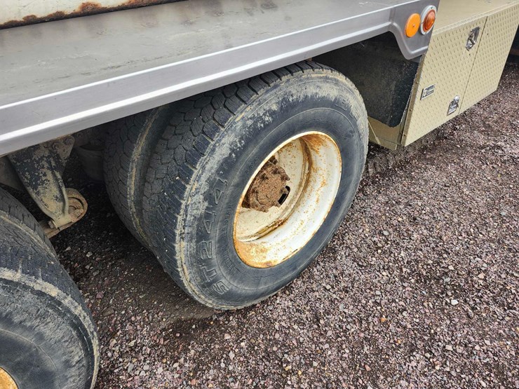 freightliner-propane-truck-image-40