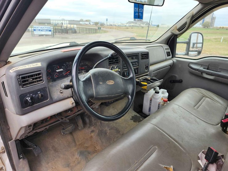 2001-ford-f550-image-43