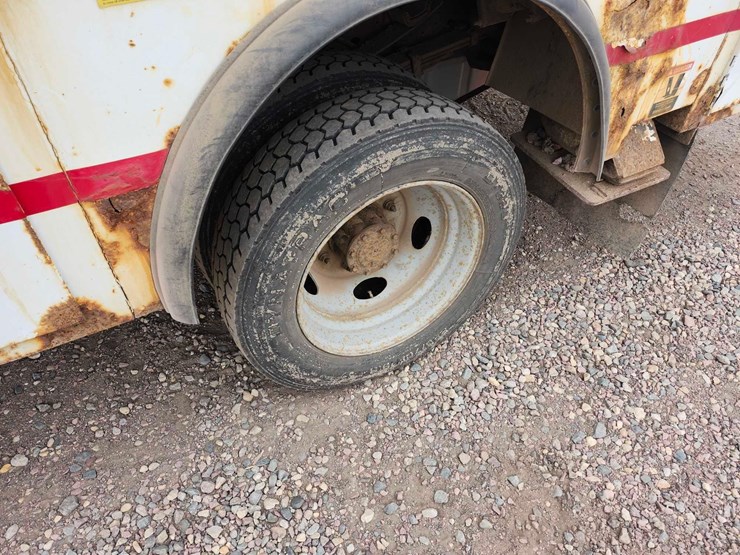 2001-ford-f550-image-52