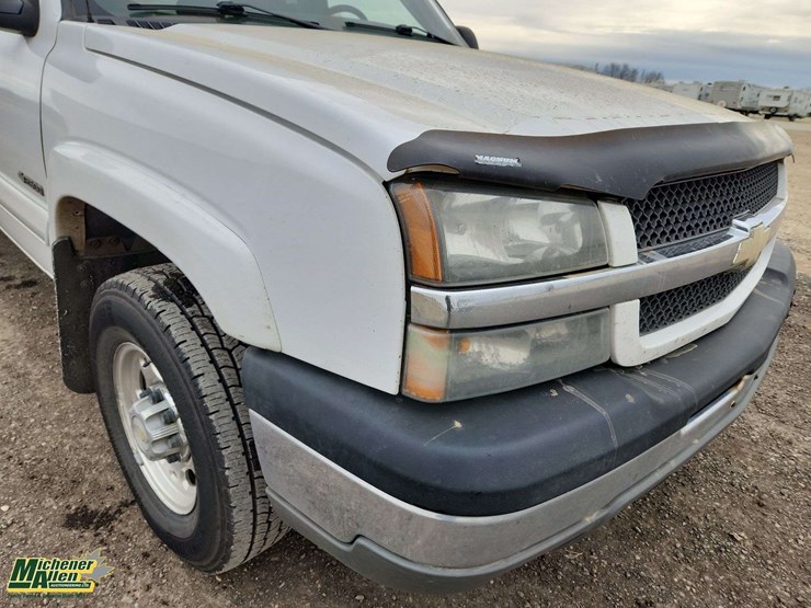 2004-chevrolet-silverado-2500-image-35