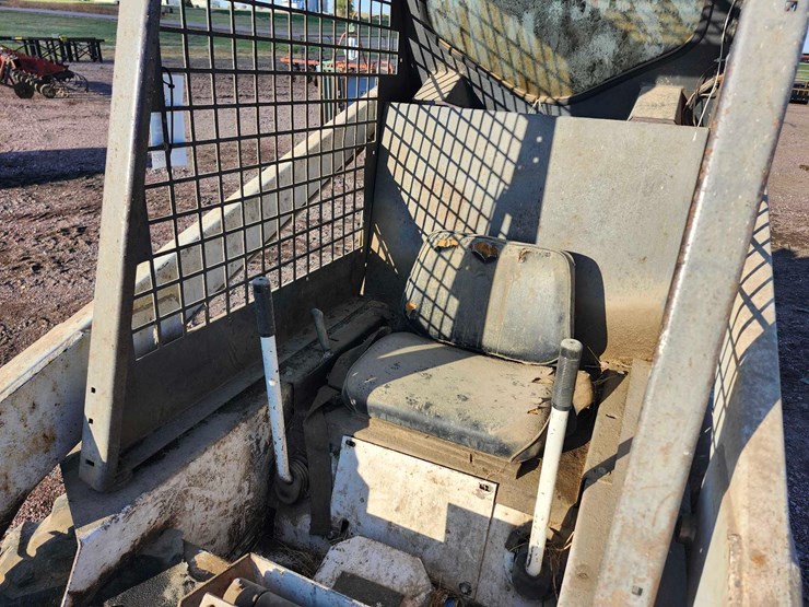 1976-melroe-bobcat-520-skid-steer-image-10