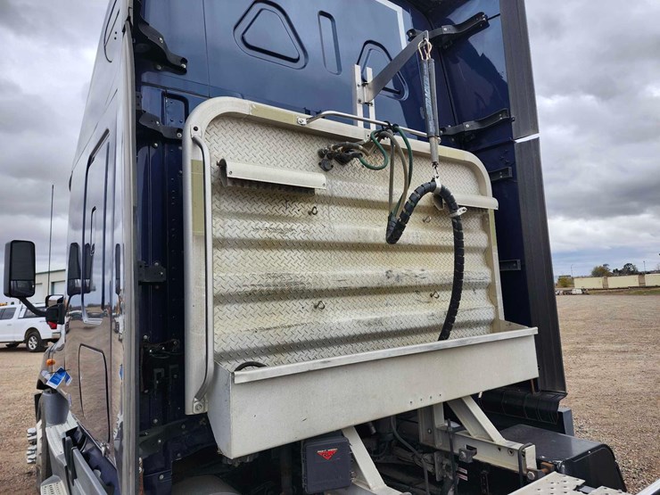 2017-freightliner-cascadia-image-20