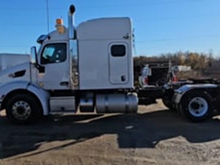 2020-peterbilt-579-image-47