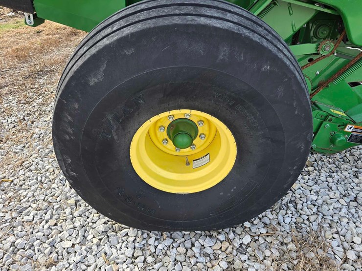 2023-john-deere-560m-image-8