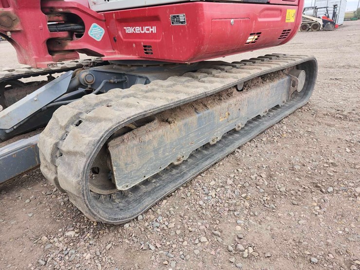 2015-takeuchi-tb260-mini-excavator-image-7