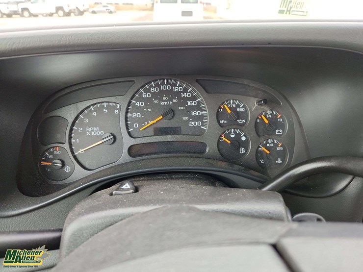 2004-chevrolet-silverado-2500-image-8