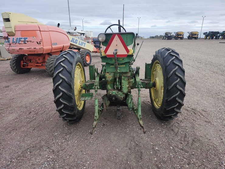 john-deere-520-image-8