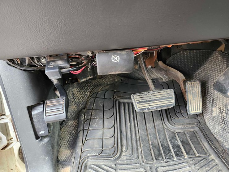 2005-gmc-sierra-3500-image-22