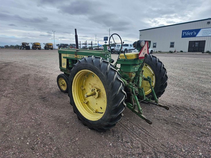 john-deere-520-image-2