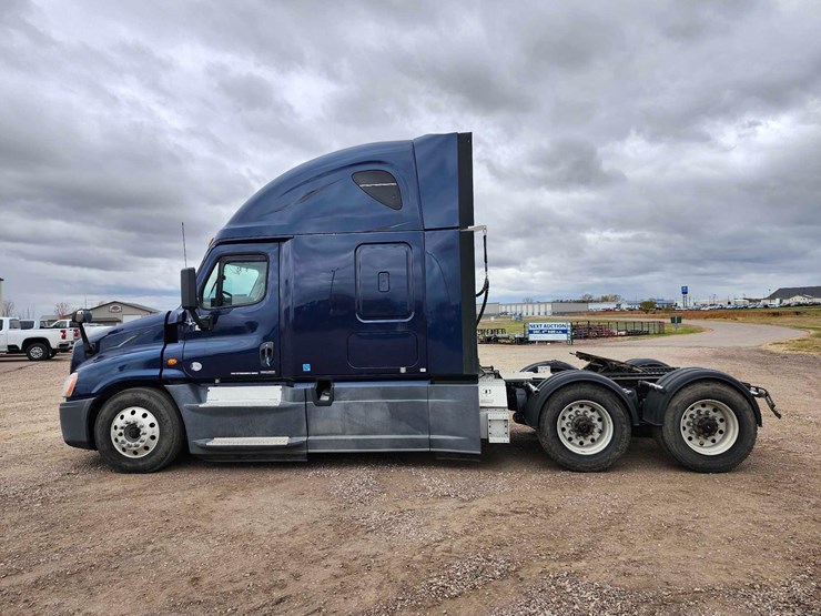 2017-freightliner-cascadia-image-8