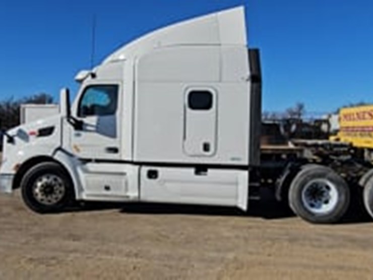 2019-peterbilt-579-image-42