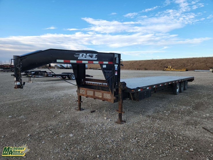 2013-custom-trailer-image-1