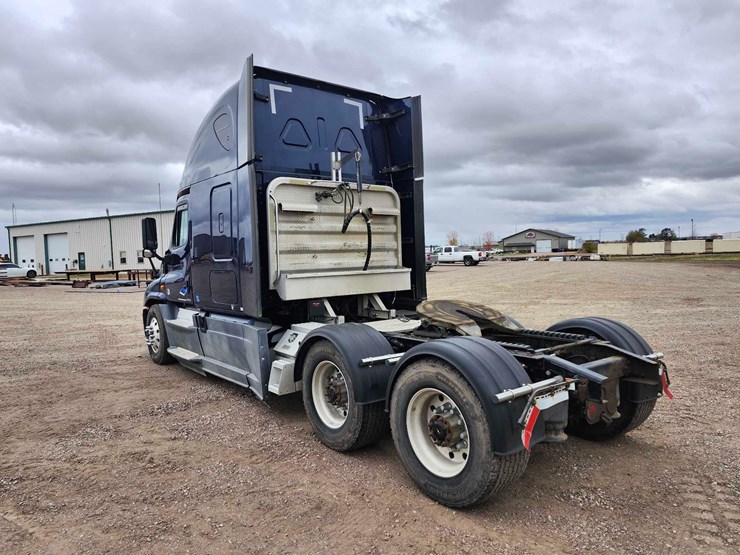 2017-freightliner-cascadia-image-7