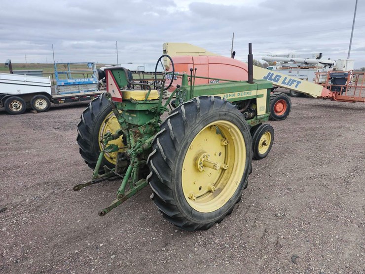john-deere-520-image-3