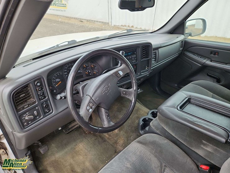 2004-chevrolet-silverado-2500-image-15