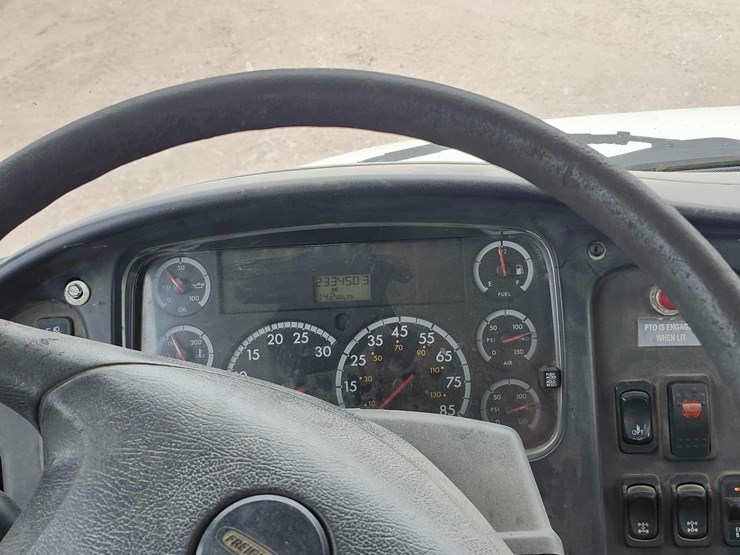 freightliner-propane-truck-image-31