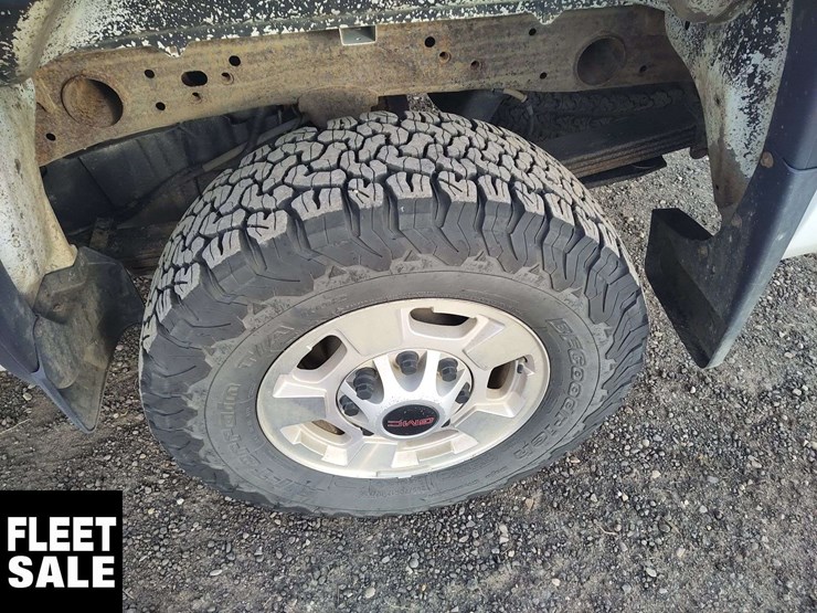 2018-gmc-sierra-2500hd-image-29